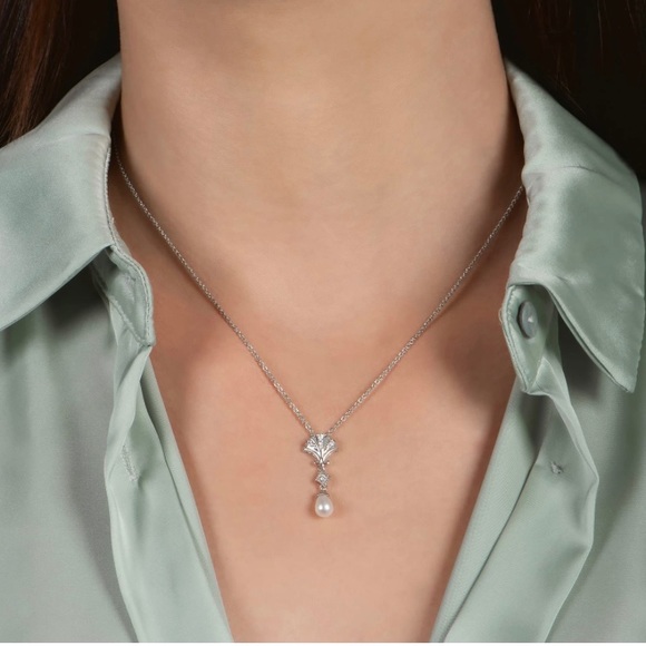 Enchanted Disney Jewelry Sterling Silver 1/10CTTW Diamond & Pearl Ariel necklace - Picture 2 of 9